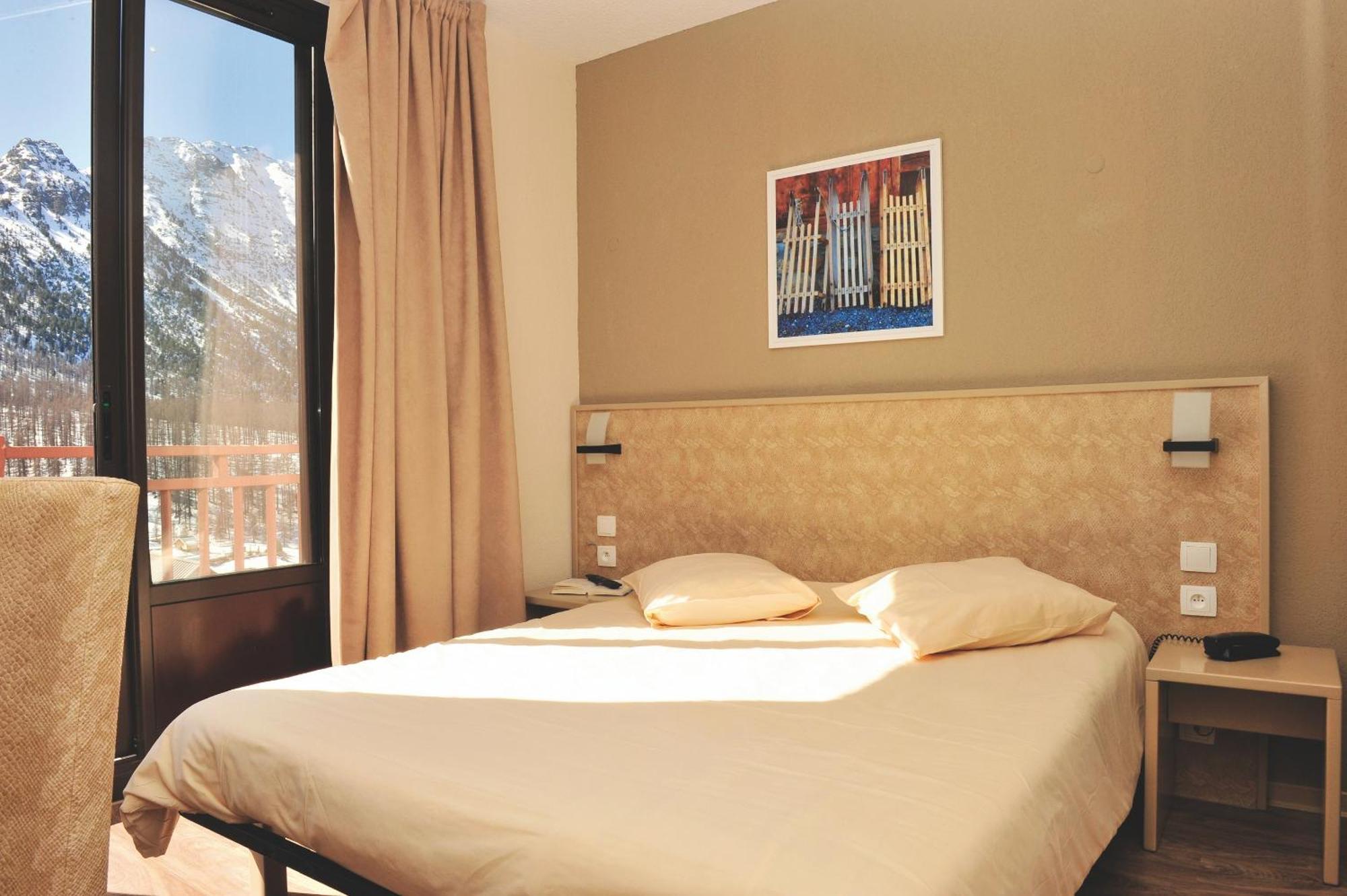 Vtf Le Grand Hotel Montgenevre Exterior photo